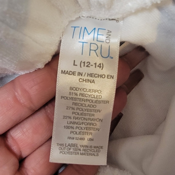 Two piece, button top, stretch shorts with pockets - Picture 2 of 7